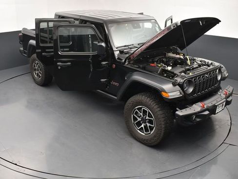 Used 2024 Jeep Gladiator Rubicon w/ Technology Group AWD/4WD image 28