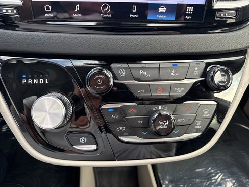 Used 2024 Chrysler Pacifica Touring-L FWD image 14