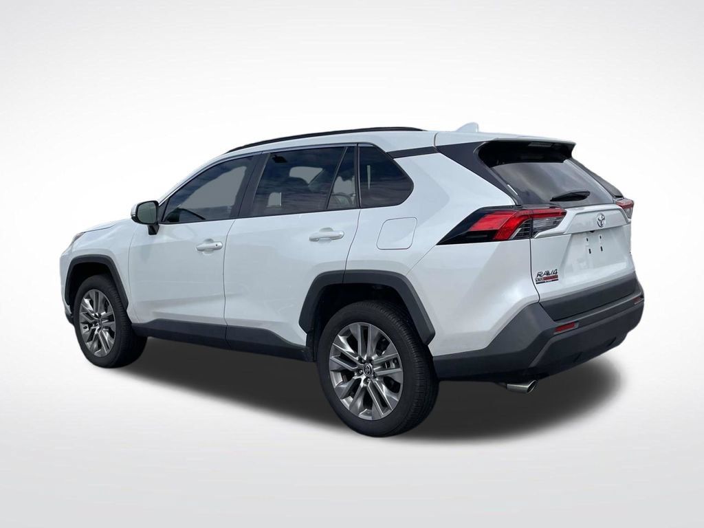 Used 2025 Toyota RAV4 XLE Premium FWD image 4