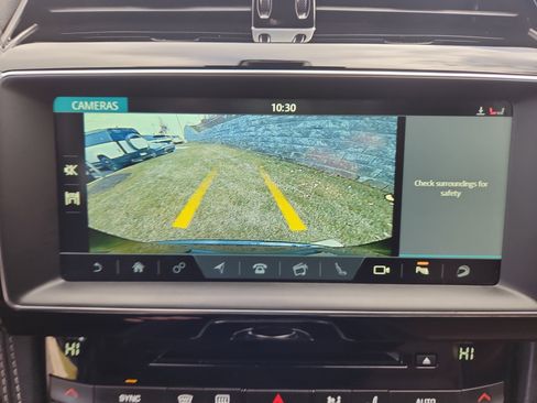 Used 2019 Jaguar F-PACE S image 23