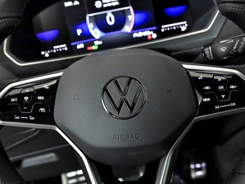 Certified 2024 Volkswagen Tiguan SE R-Line image 16