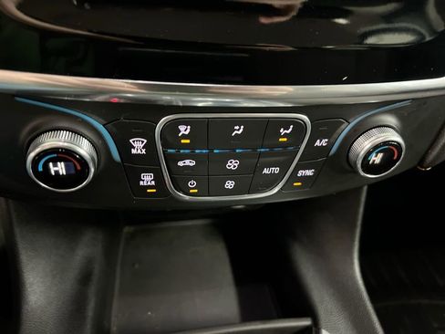 Used 2021 Chevrolet Traverse LT image 16