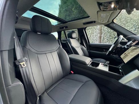 New 2025 Land Rover Range Rover SE image 22