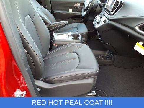 New 2026 Chrysler Pacifica Select FWD image 8