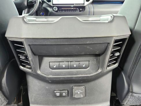 Used 2024 Toyota Tundra Platinum AWD/4WD image 43
