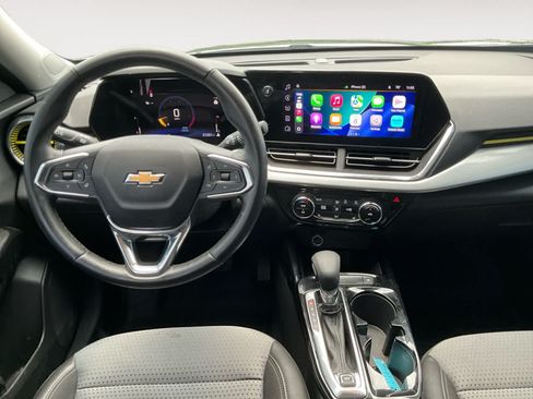 Used 2025 Chevrolet Trax LT w/ LT Convenience Package FWD image 10