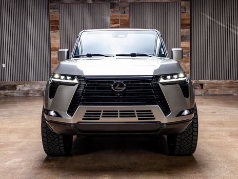 Used 2024 Lexus GX 550 w/ Accessory Package (Z1) AWD/4WD image 2
