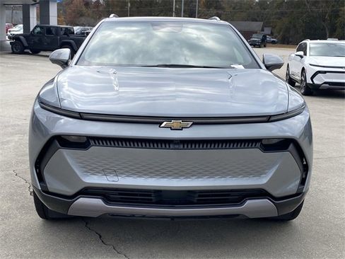 New 2026 Chevrolet Equinox EV LT image 9