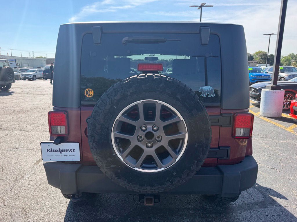 Used 2010 Jeep Wrangler Sahara w/ Dual Top Group AWD/4WD image 3