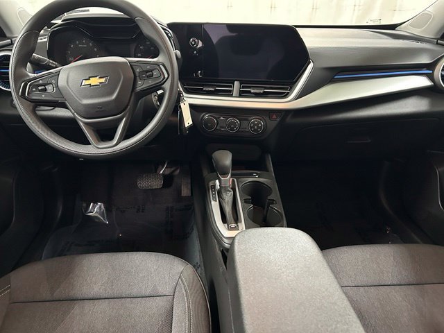 Used 2024 Chevrolet Trax LS w/ Driver Confidence Package FWD image 16