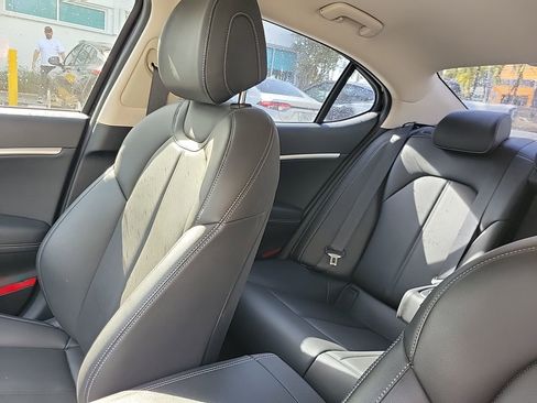 Used 2023 Genesis G70 2.0T image 28