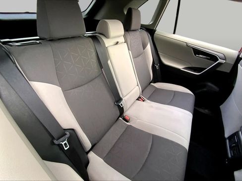 Used 2025 Toyota RAV4 XLE FWD image 19