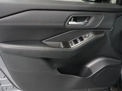 Used 2025 Nissan Rogue SV w/ SV Premium Package FWD image 28