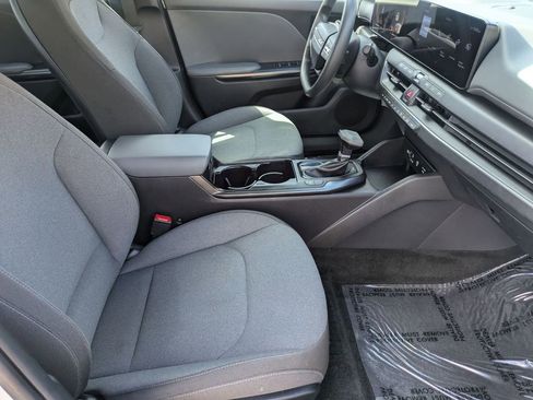 Used 2025 Kia K4 LXS image 30