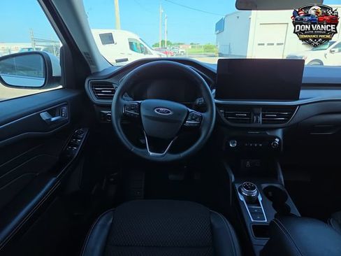 Used 2025 Ford Escape SE FWD image 13