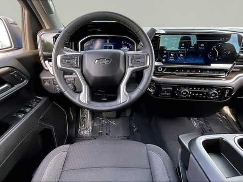 Used 2024 Chevrolet Silverado 1500 RST w/ Z71 Off-Road Package AWD/4WD image 8