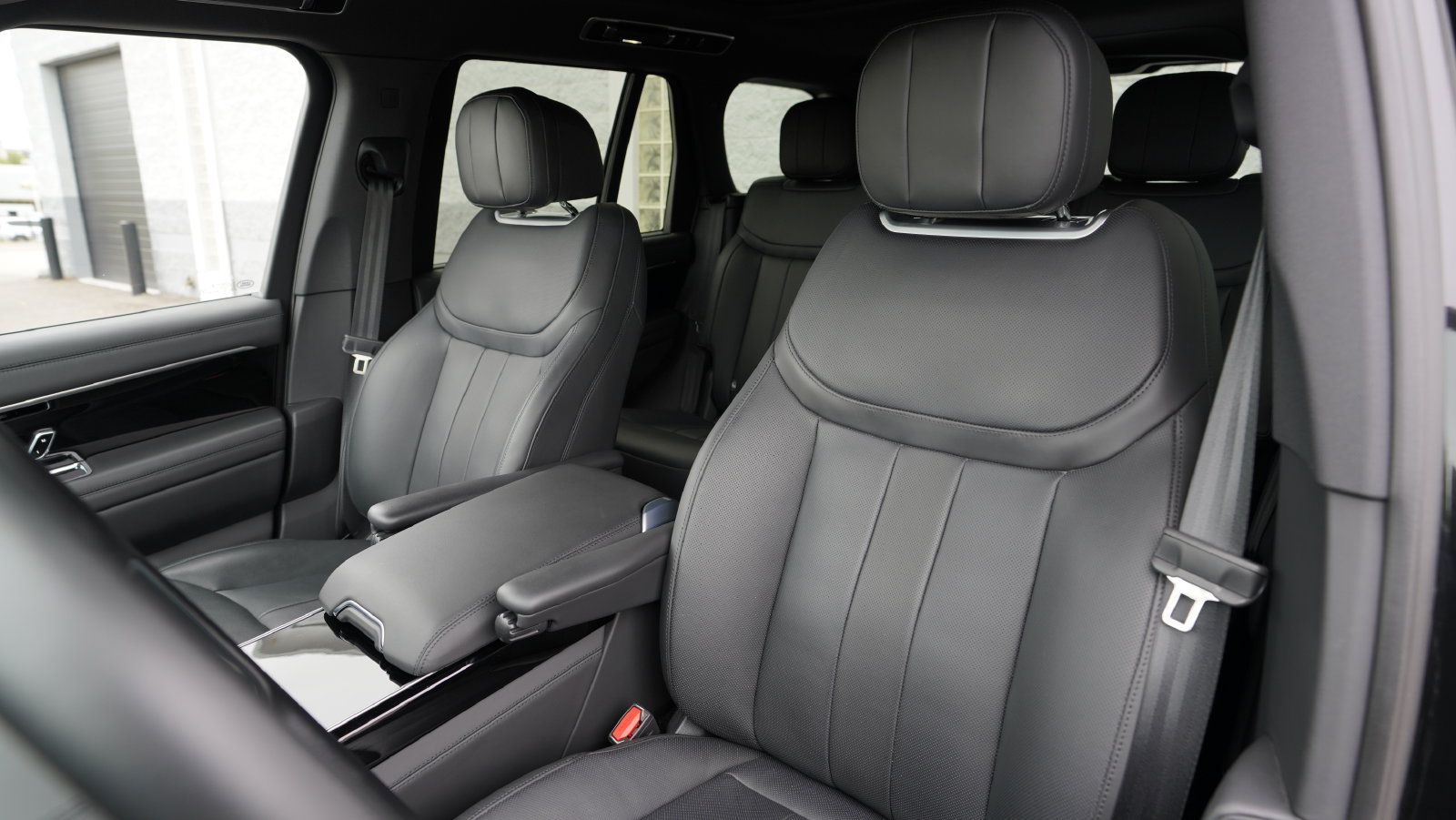Used 2025 Land Rover Range Rover SE AWD/4WD image 28