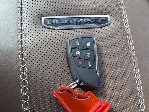 Used 2025 GMC Yukon XL Denali Ultimate w/ LPO, Floor Liner Package AWD/4WD image 32