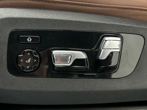 Used 2026 BMW X5 xDrive40i w/ Climate Comfort Package image 12