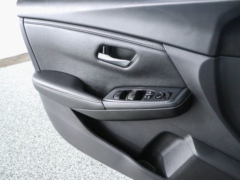 Used 2025 Nissan Sentra SV FWD image 21