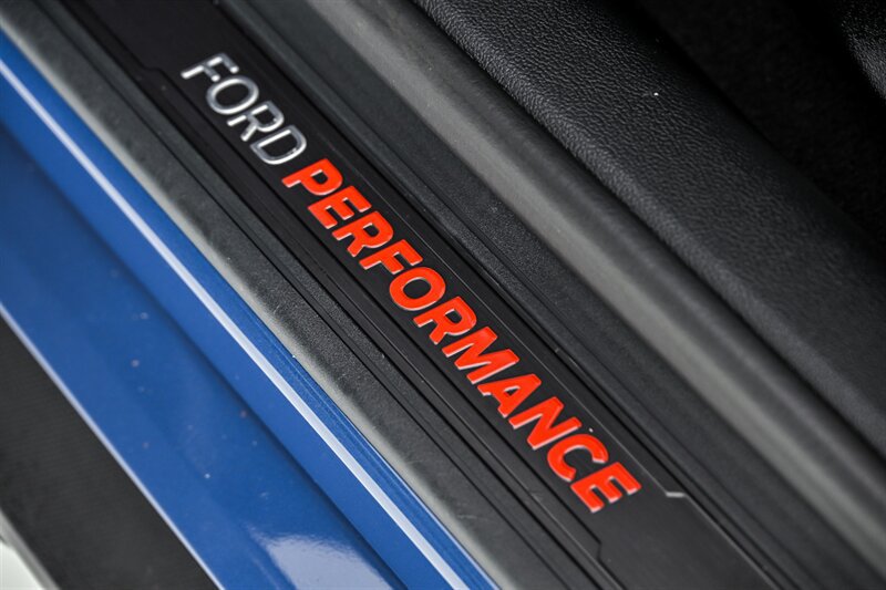 Used 2021 Ford Mustang Shelby GT500 w/ Carbon Fiber Track Pack RWD image 34