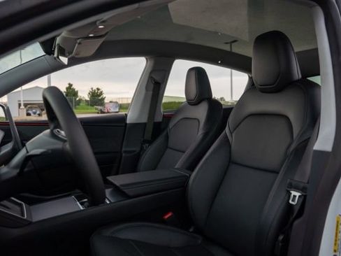 Used 2026 Tesla Model Y AWD image 18