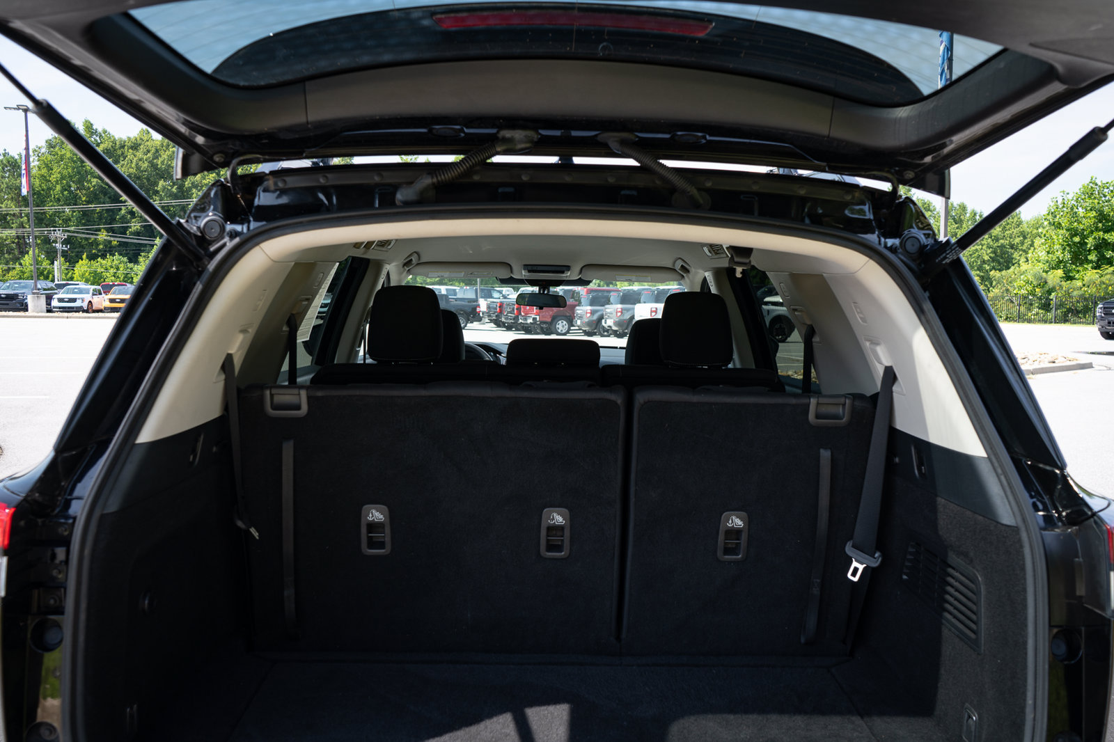 Used 2022 Nissan Pathfinder SV FWD image 9