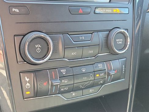 Used 2018 Ford Explorer XLT w/ Equipment Group 202A image 30