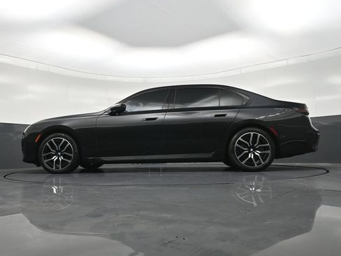 Used 2025 BMW 740i xDrive AWD/4WD image 25