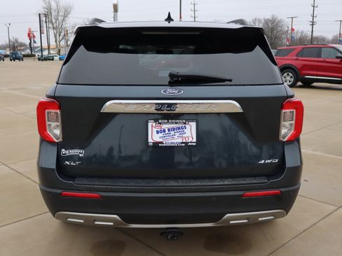 Used 2022 Ford Explorer XLT w/ Equipment Group 202A image 6