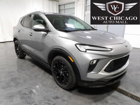 Used 2024 Buick Encore GX Sport Touring FWD image 1