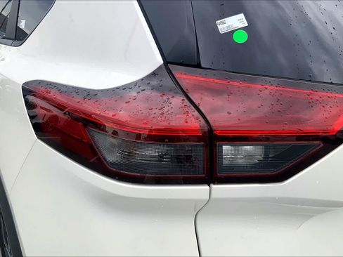 Used 2023 Nissan Rogue SV AWD/4WD image 25