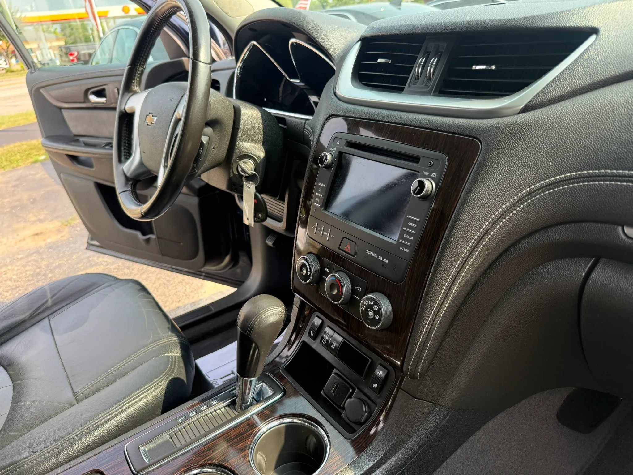 Used 2017 Chevrolet Traverse LT w/ Style and Technology Package FWD image 26