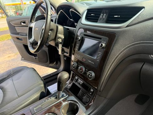 Used 2017 Chevrolet Traverse LT w/ Style and Technology Package FWD image 26