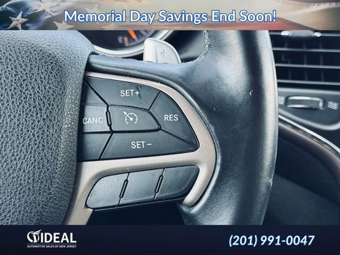 Used 2017 Jeep Grand Cherokee Laredo w/ Quick Order Package 23E AWD/4WD image 13