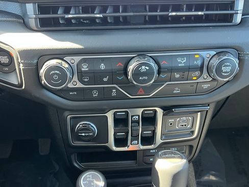 New 2026 Jeep Gladiator Sport AWD/4WD image 22