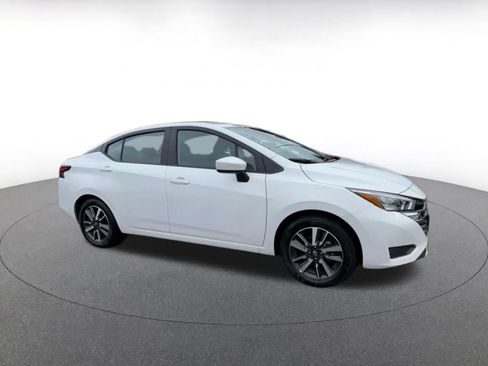 Used 2025 Nissan Versa SV FWD image 2