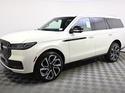 New 2026 Lincoln Navigator Black Label AWD/4WD image 2
