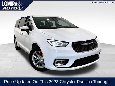 Used 2023 Chrysler Pacifica Touring-L AWD/4WD image 1