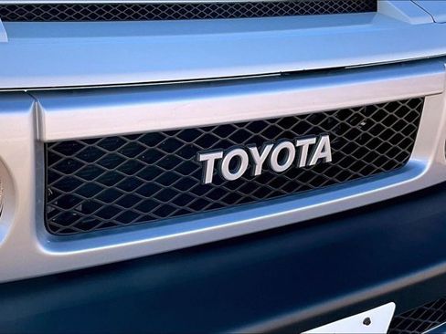 Used 2014 Toyota FJ Cruiser 4WD image 30