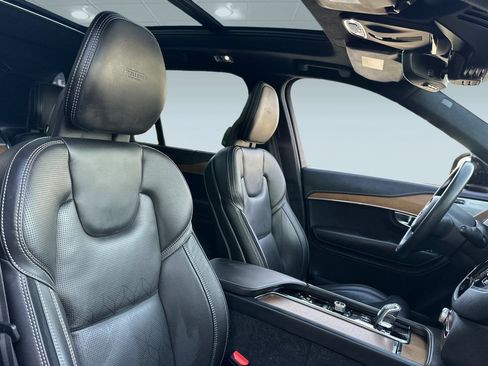 Used 2017 Volvo XC90 T8 Excellence image 32