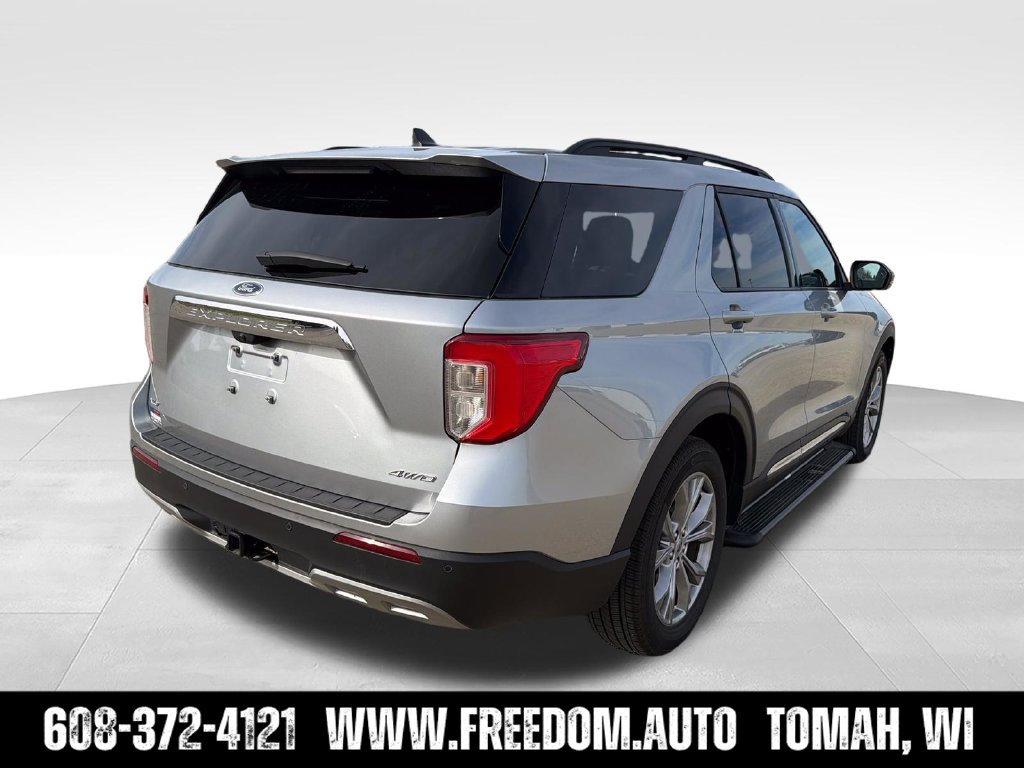 Used 2024 Ford Explorer XLT w/ Equipment Group 202A AWD/4WD image 7