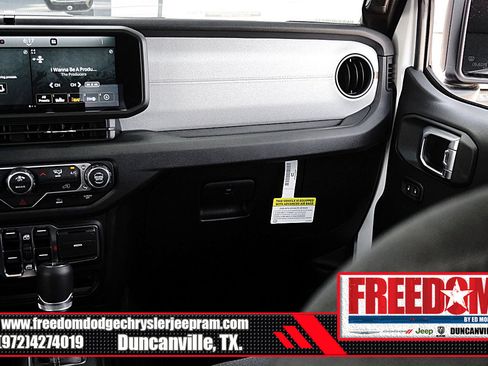 New 2025 Jeep Gladiator Sport image 32