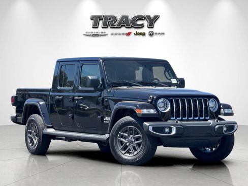 Used 2021 Jeep Gladiator Overland AWD/4WD image 2