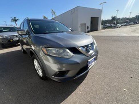 Used 2016 Nissan Rogue SV w/ SV Moonroof Package image 13