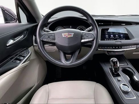 Used 2022 Cadillac XT4 Luxury image 8