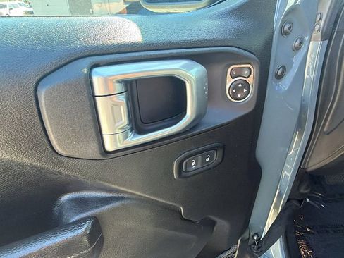 Used 2024 Jeep Wrangler Unlimited Rubicon AWD/4WD image 13