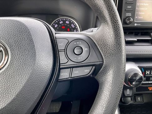 Used 2022 Toyota RAV4 XLE image 12