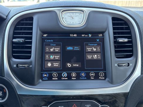 Used 2018 Chrysler 300 Limited image 23