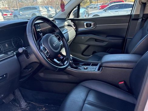 Used 2022 Kia Sorento S w/ Panoramic Sunroof Package image 6